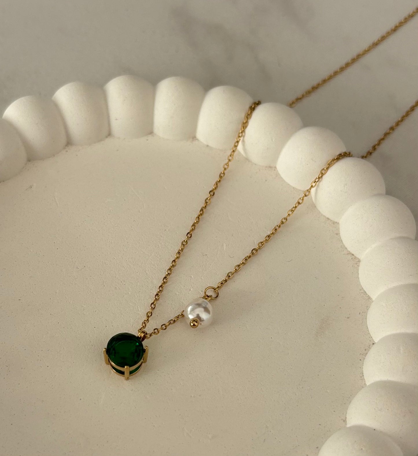 Emerald Pearl Necklace (Gold)