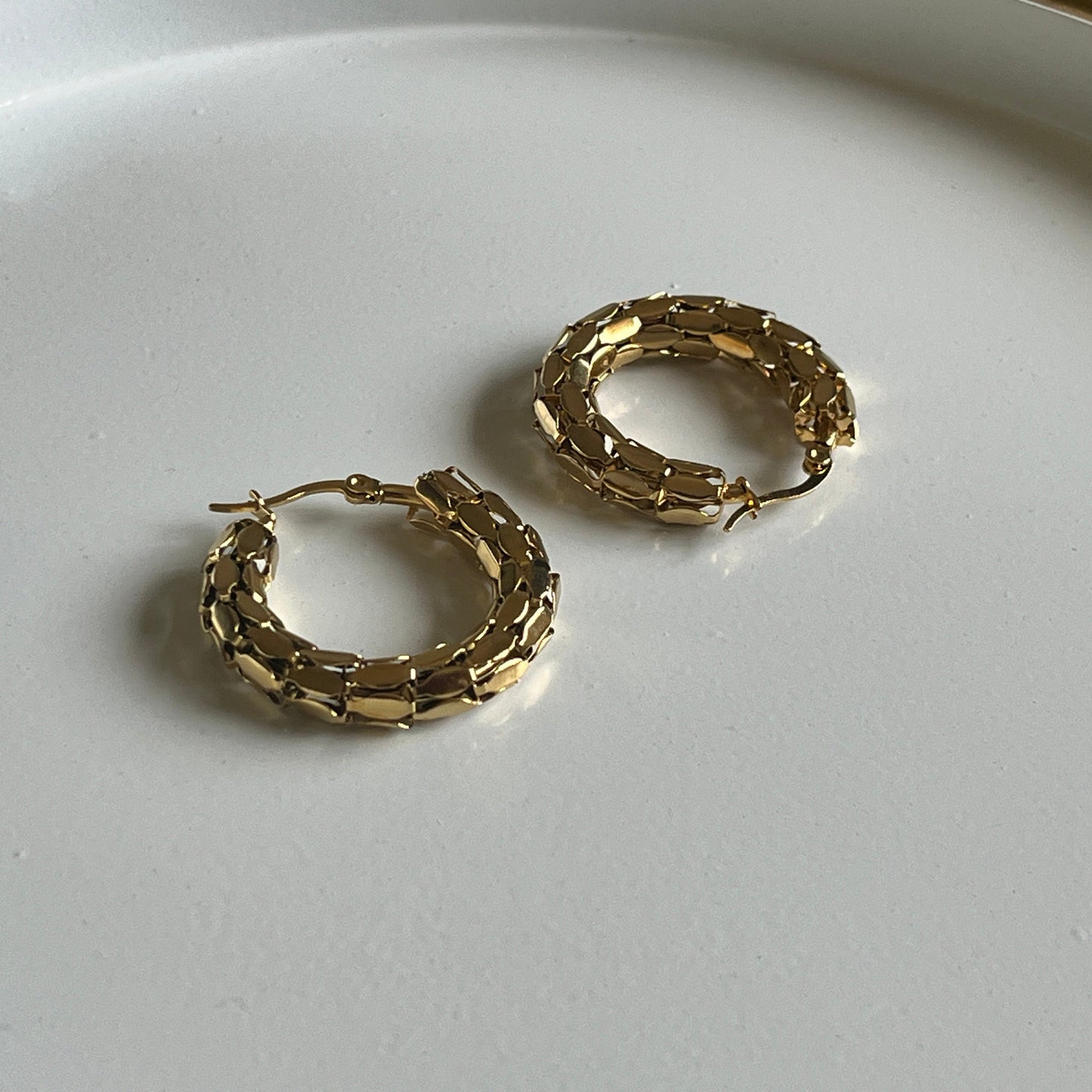 Gold Chain Link Hoop Earrings (Gold)