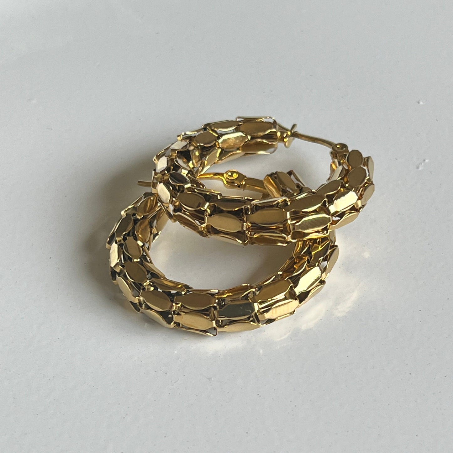 Gold Chain Link Hoop Earrings (Gold)