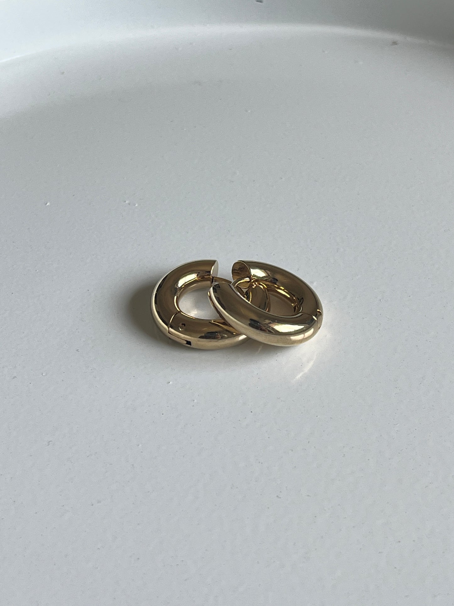 Classic Round Hoop Earrings (Gold)