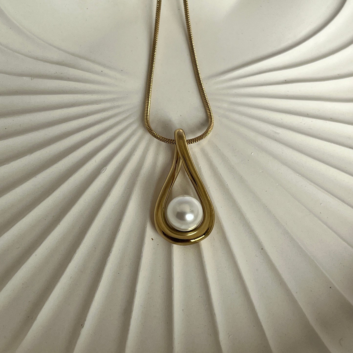Aura Pearl Necklace (Gold)