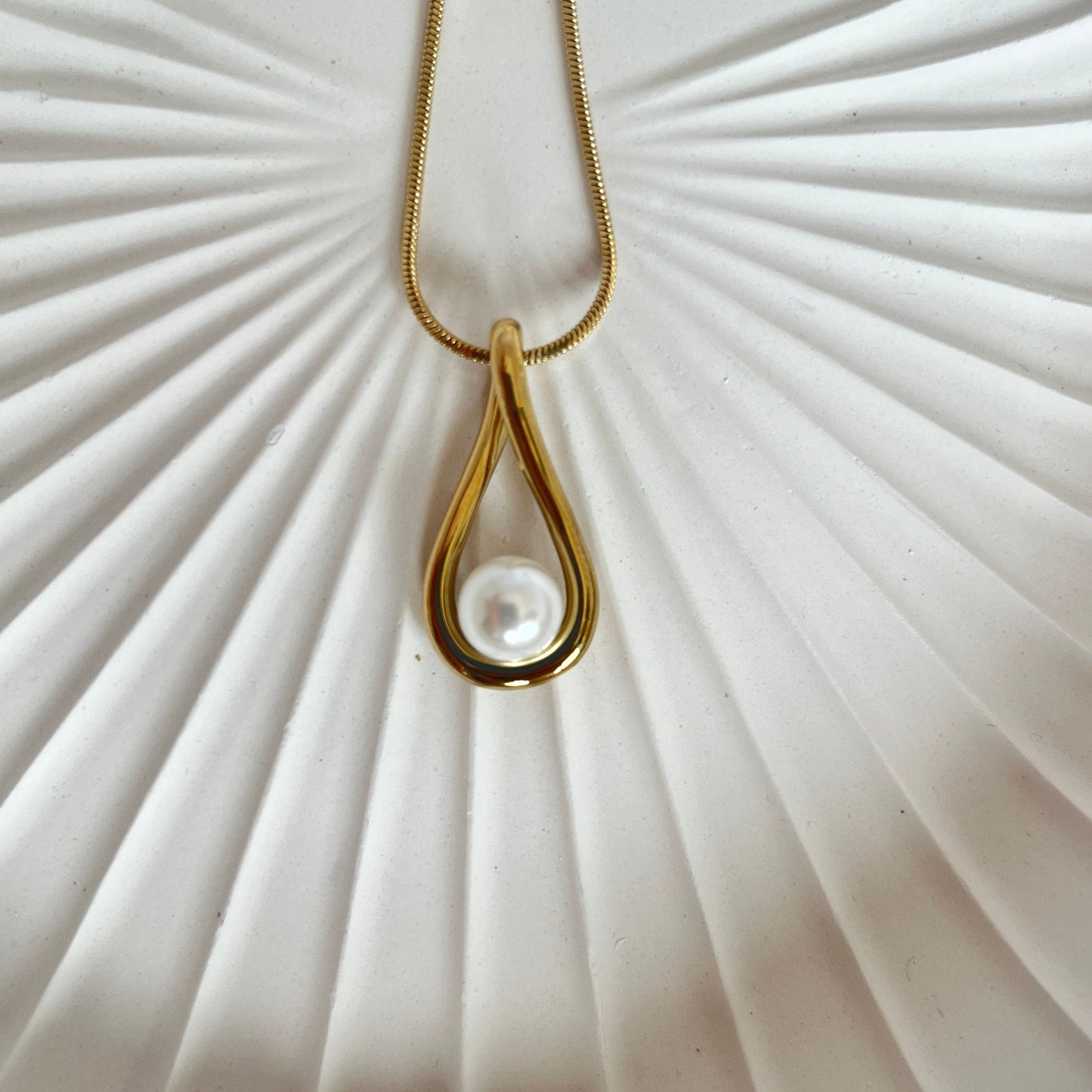 Aura Pearl Necklace (Gold)