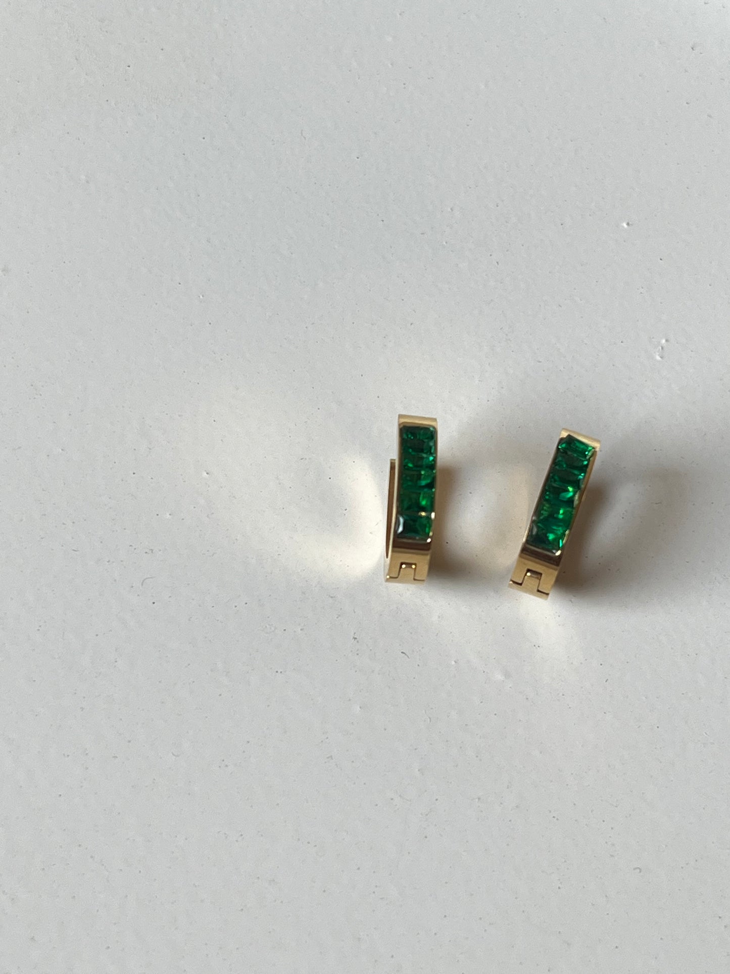 Emerald Link Hoops Earrings (Gold)
