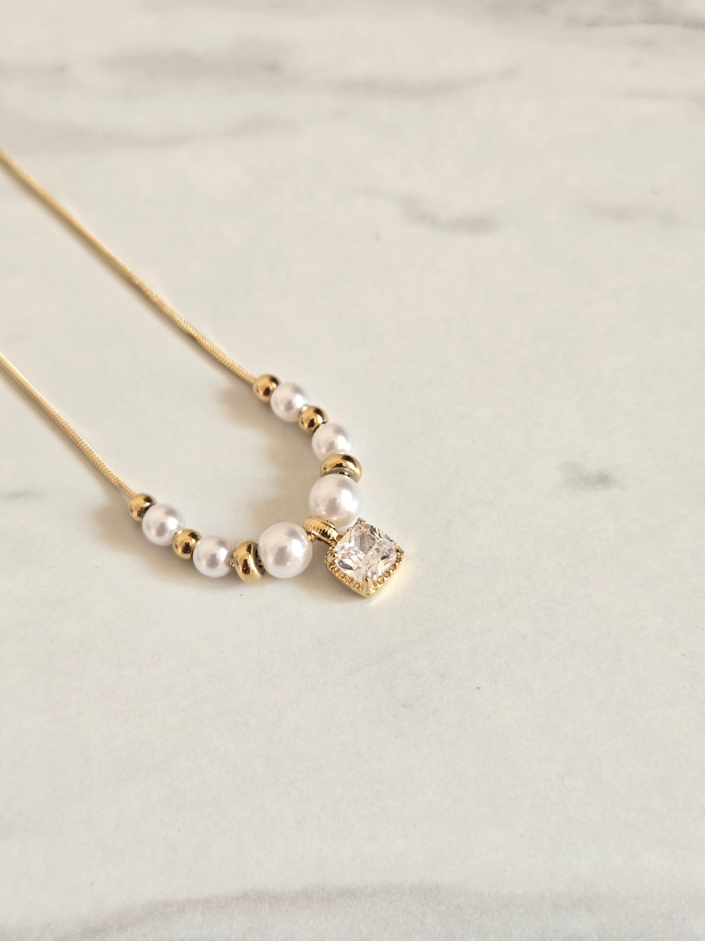 Pearl Radiance Square Necklace (Gold)