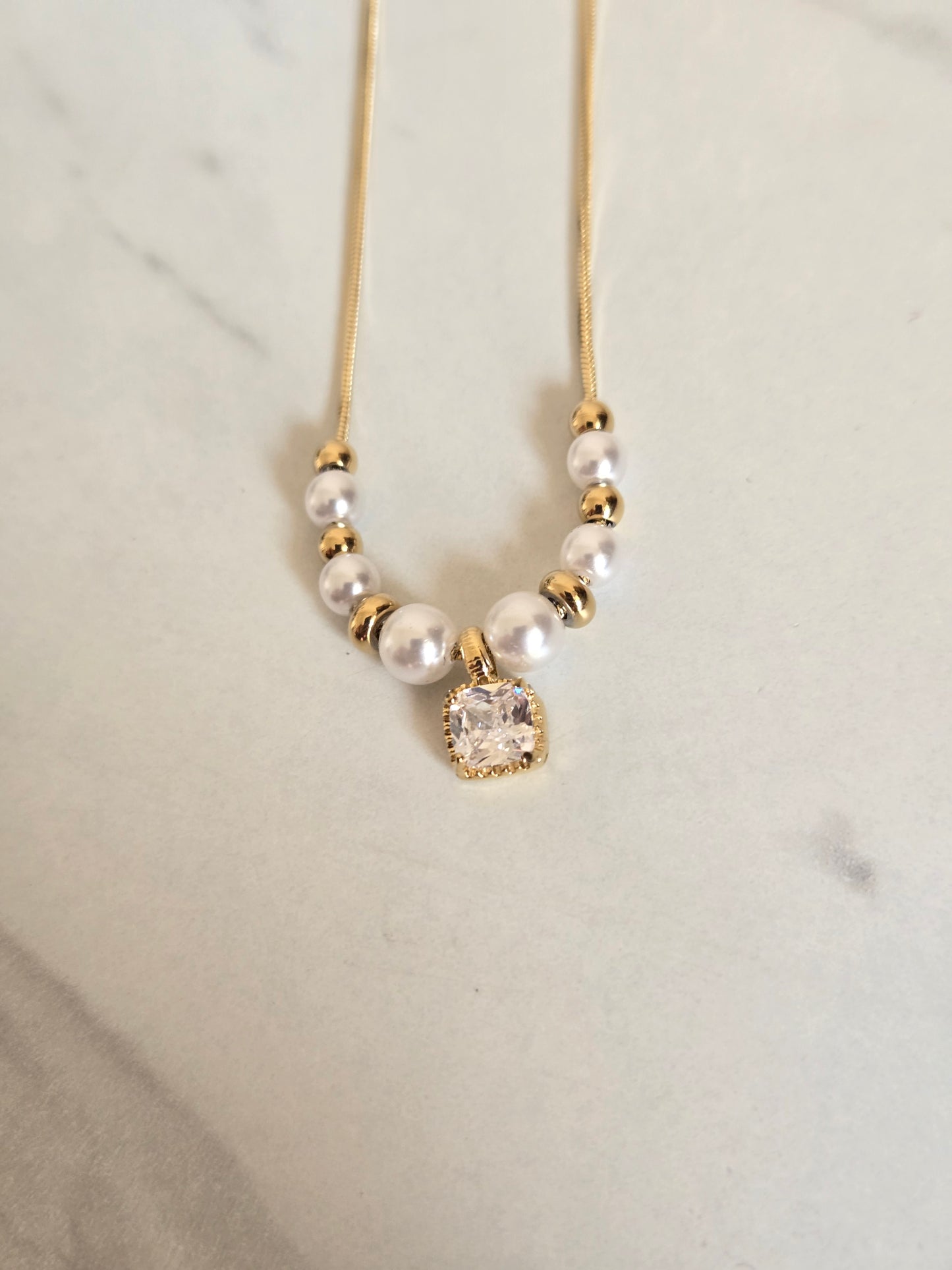 Pearl Radiance Square Necklace (Gold)