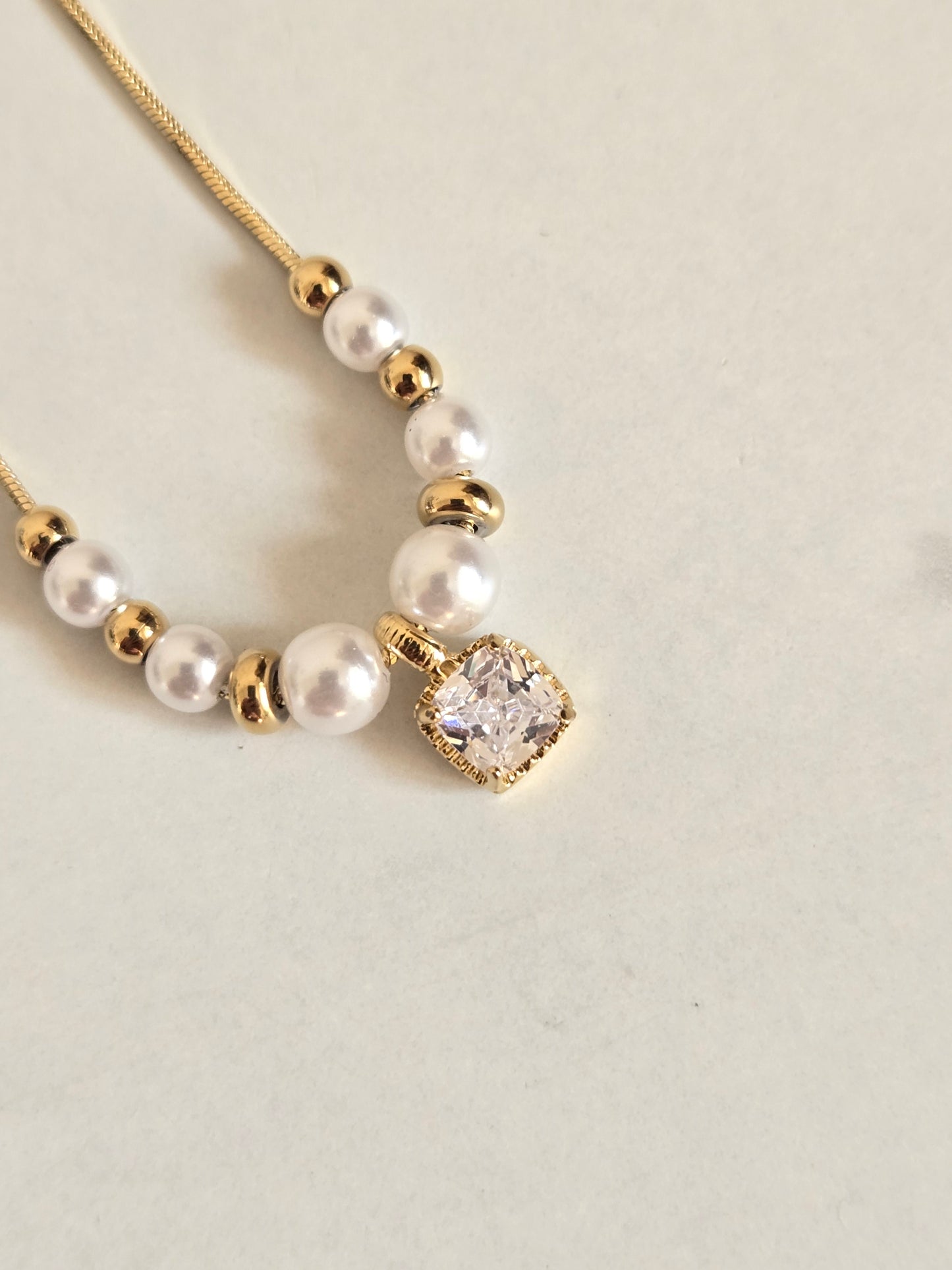 Pearl Radiance Square Necklace (Gold)