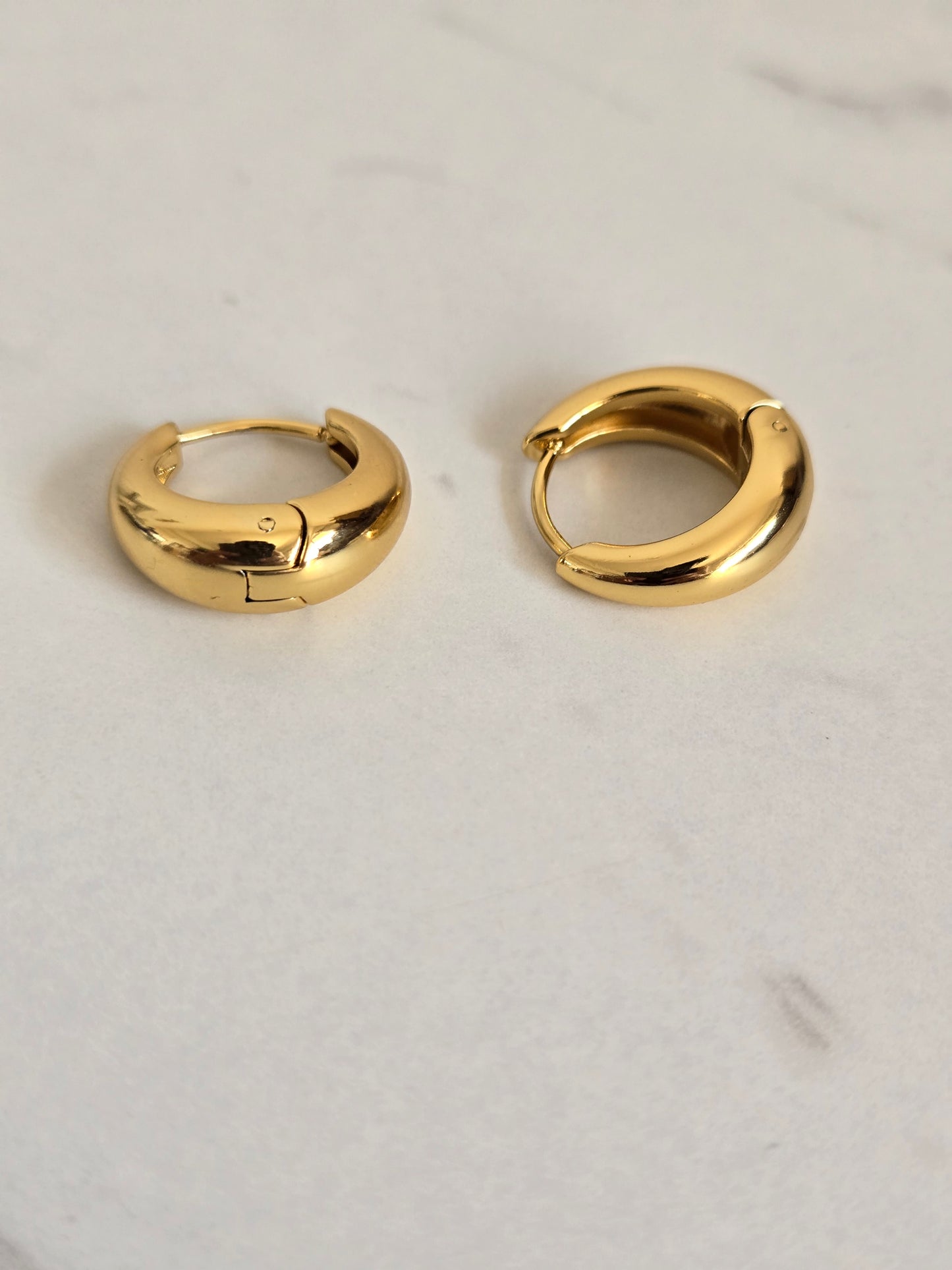 Polished Crescent Huggie Hoop Earrings Gold)