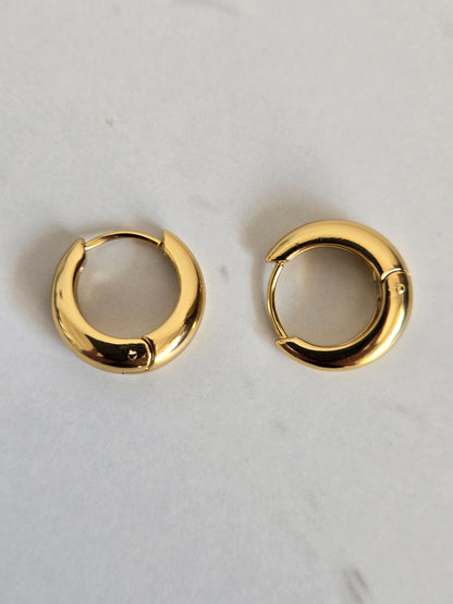 Polished Crescent Huggie Hoop Earrings Gold)