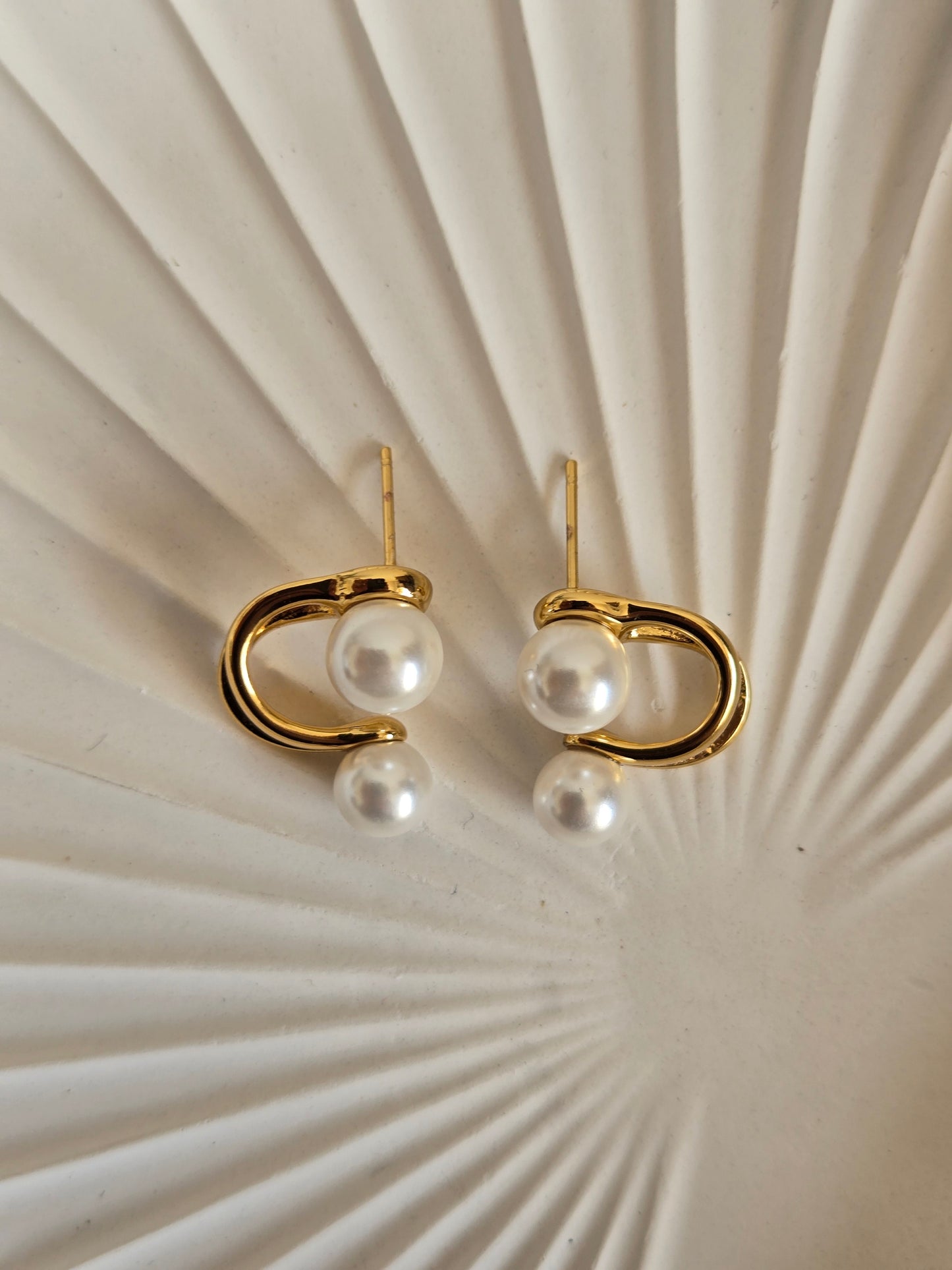 Double Pearl Arc Stud Earrings (Gold)