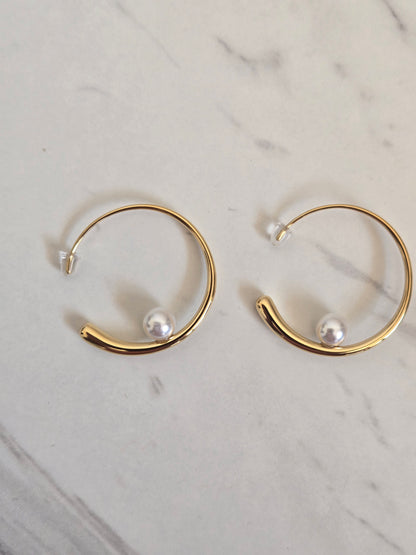 Floating Pearl Arc Hoops (Gold)