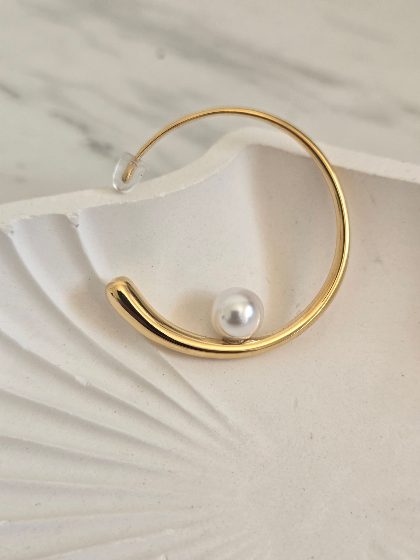 Floating Pearl Arc Hoops (Gold)