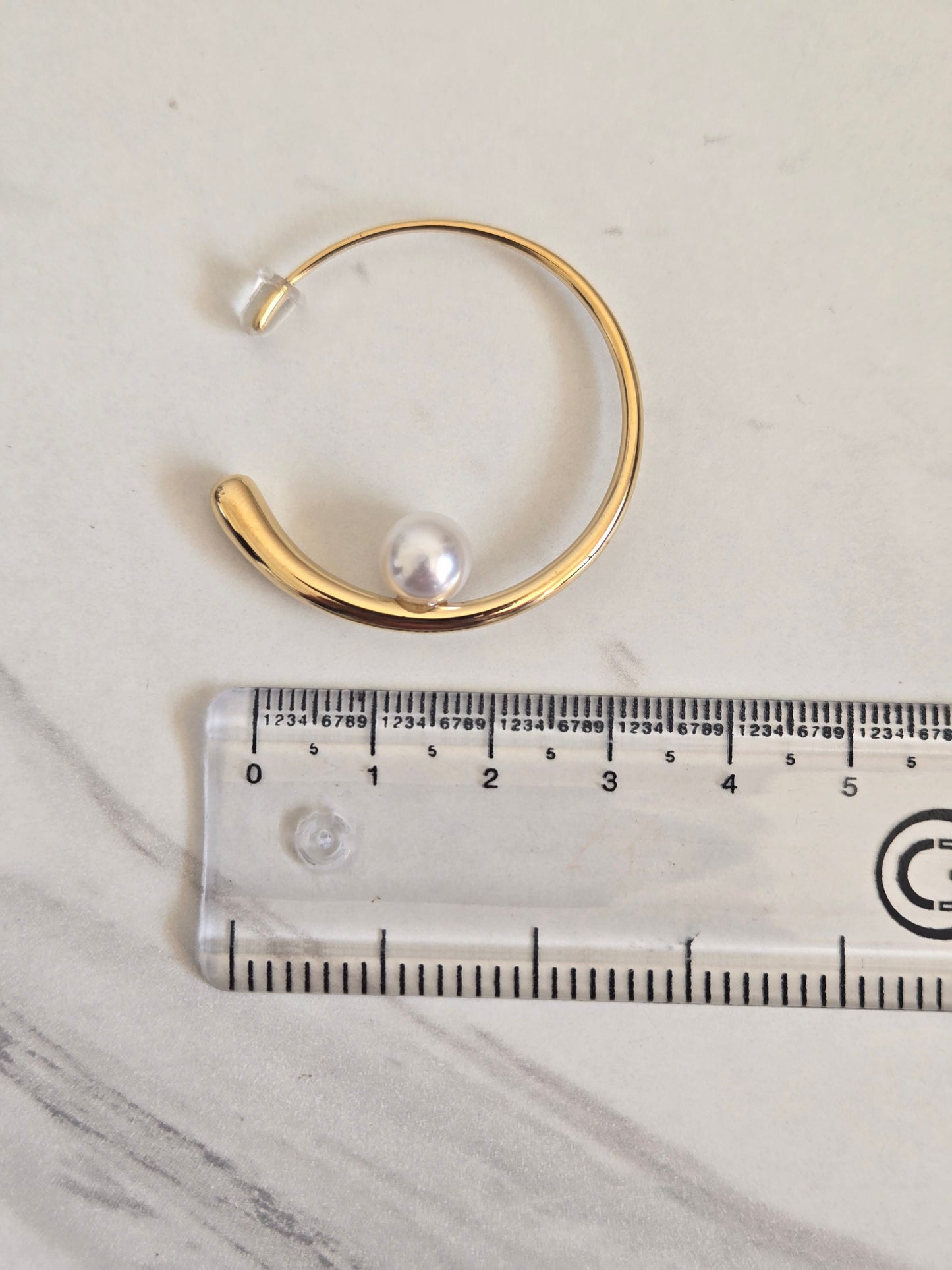Floating Pearl Arc Hoops (Gold)
