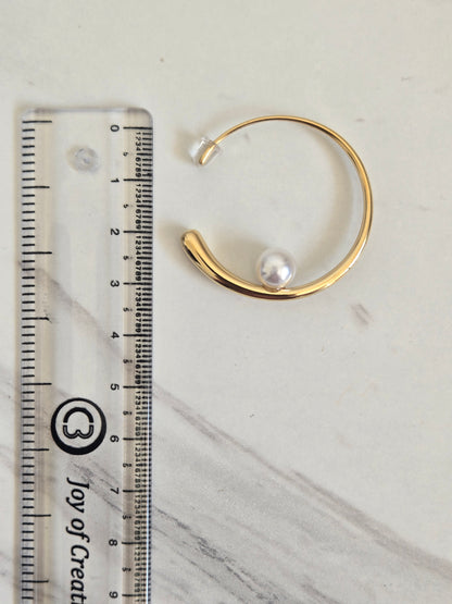 Floating Pearl Arc Hoops (Gold)