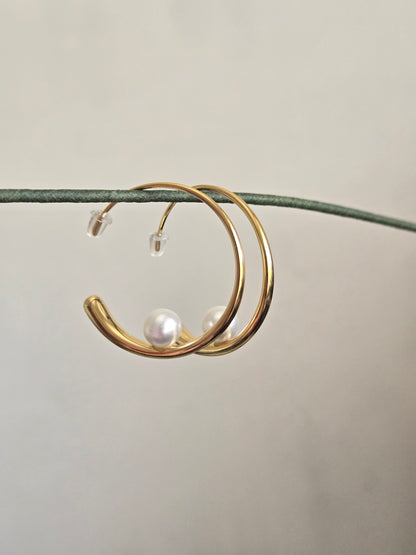 Floating Pearl Arc Hoops (Gold)