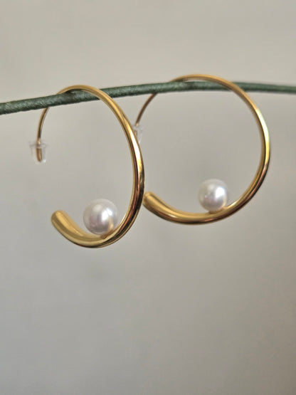 Floating Pearl Arc Hoops (Gold)