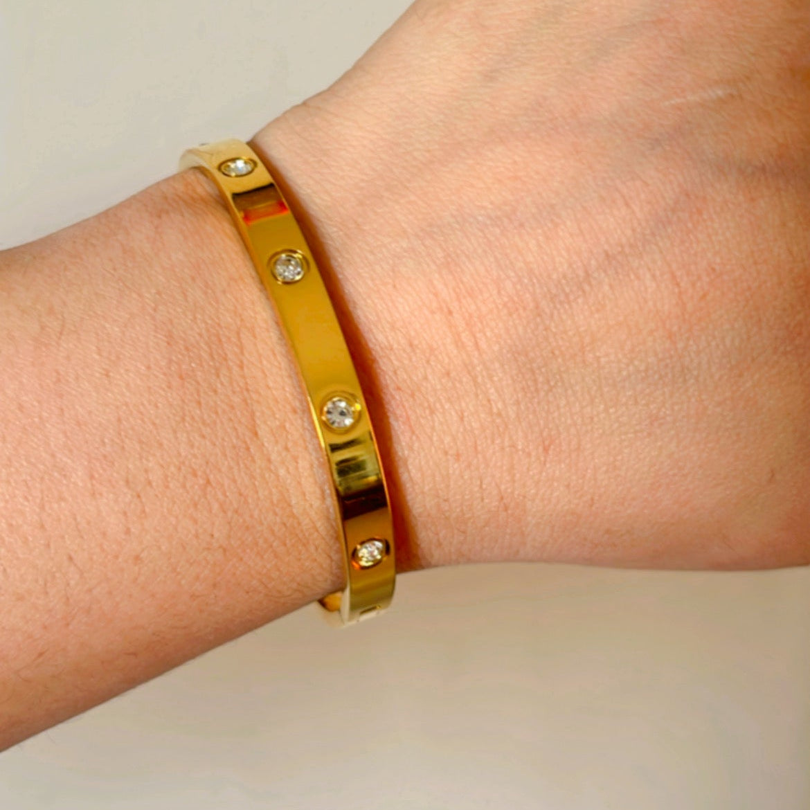 Diamond Glow Love Bracelet (Gold)