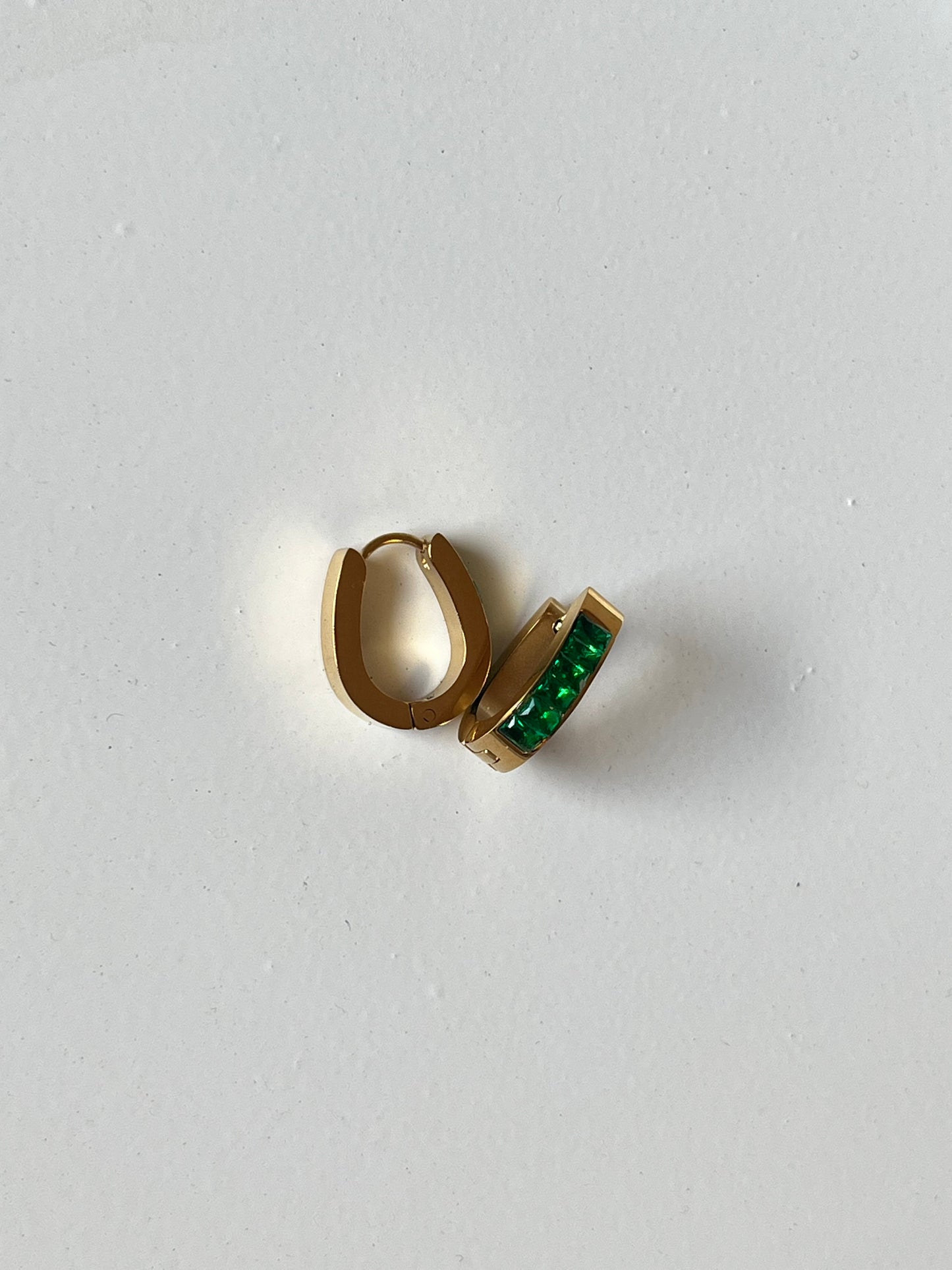 Emerald Link Hoops Earrings (Gold)