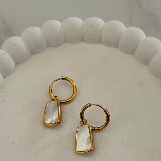 Iris Shell Earrings (Gold)