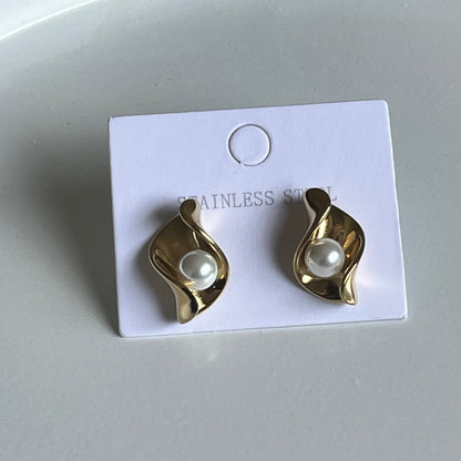 Luxe Wave Pearl Studs (Gold)