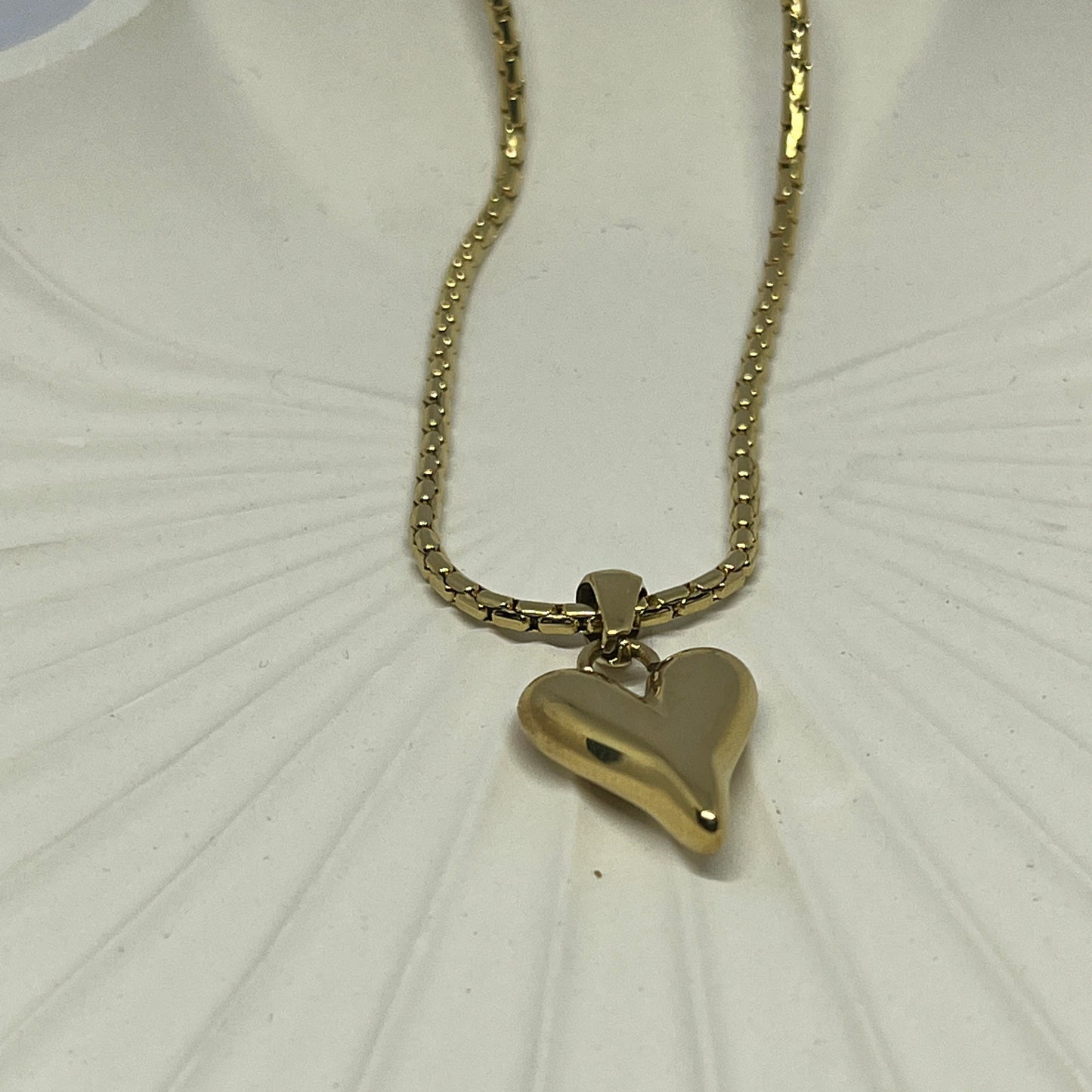 Puffed Heart Pendant Necklace (Gold)