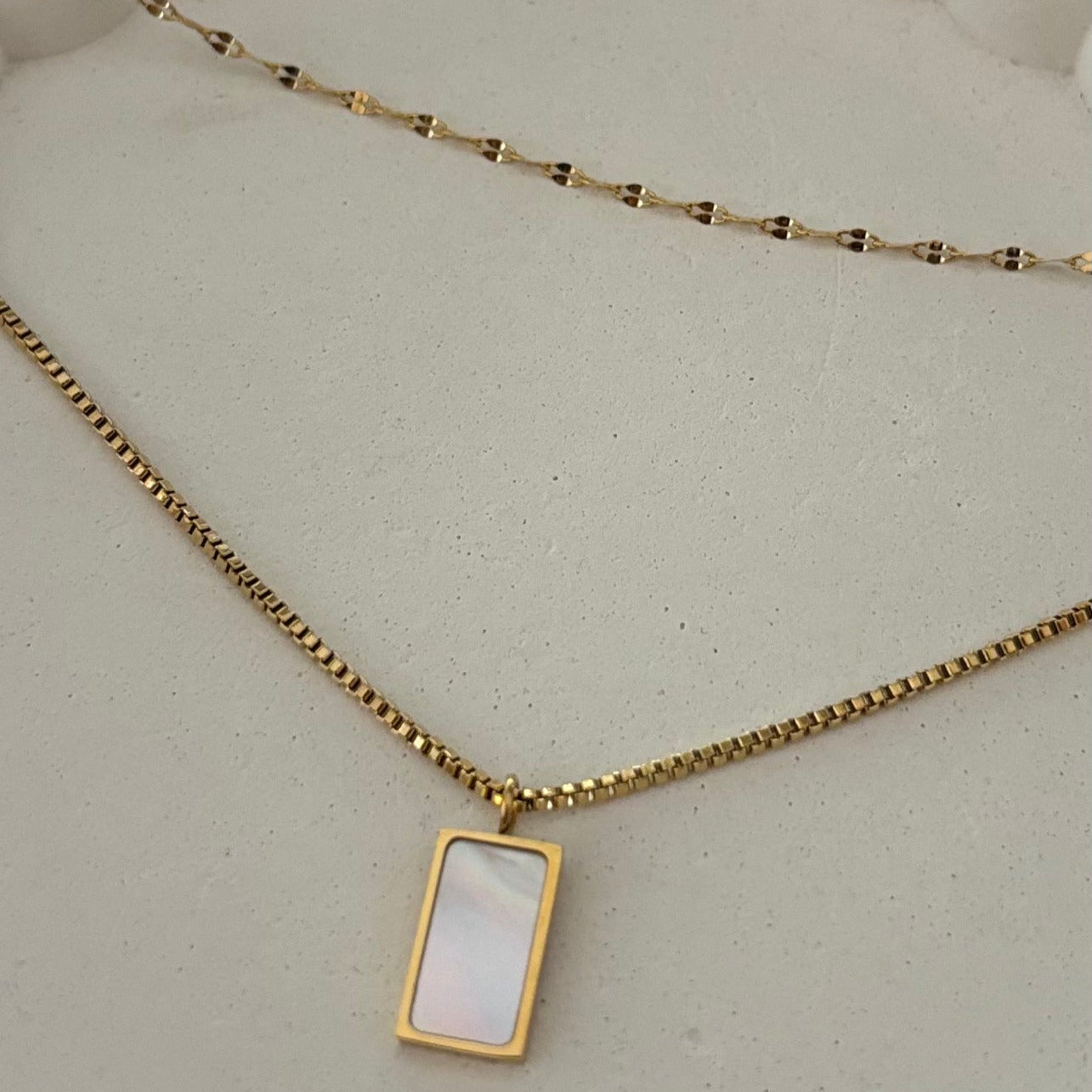Luna Frame – Mother of Pearl Rectangle Necklace (Gold)