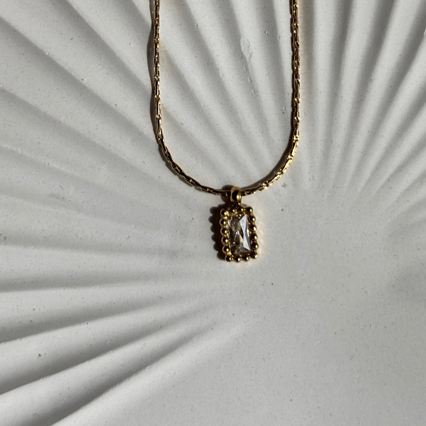 Radiant Baguette Pendant Necklace (Gold)