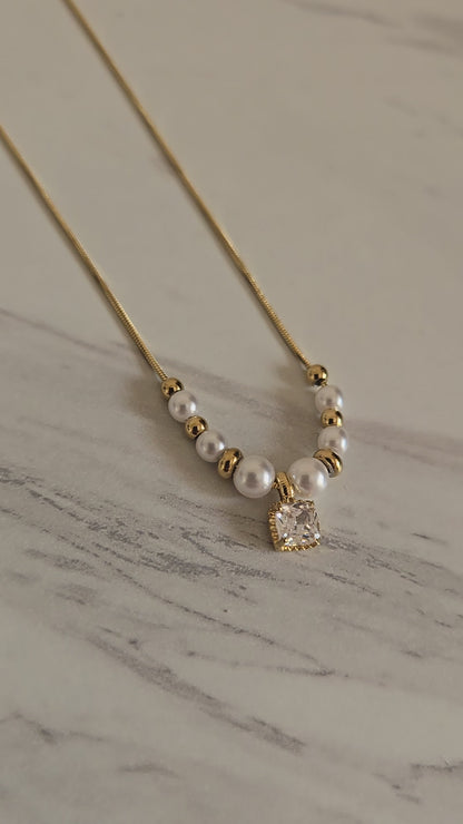 Pearl Radiance Square Necklace (Gold)