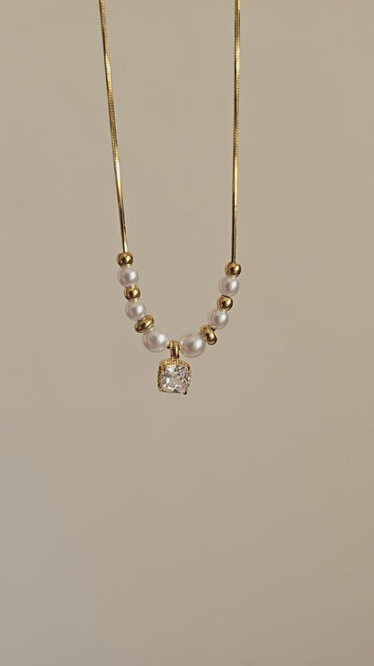 Pearl Radiance Square Necklace (Gold)