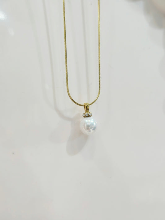 Clara Pearl Necklace