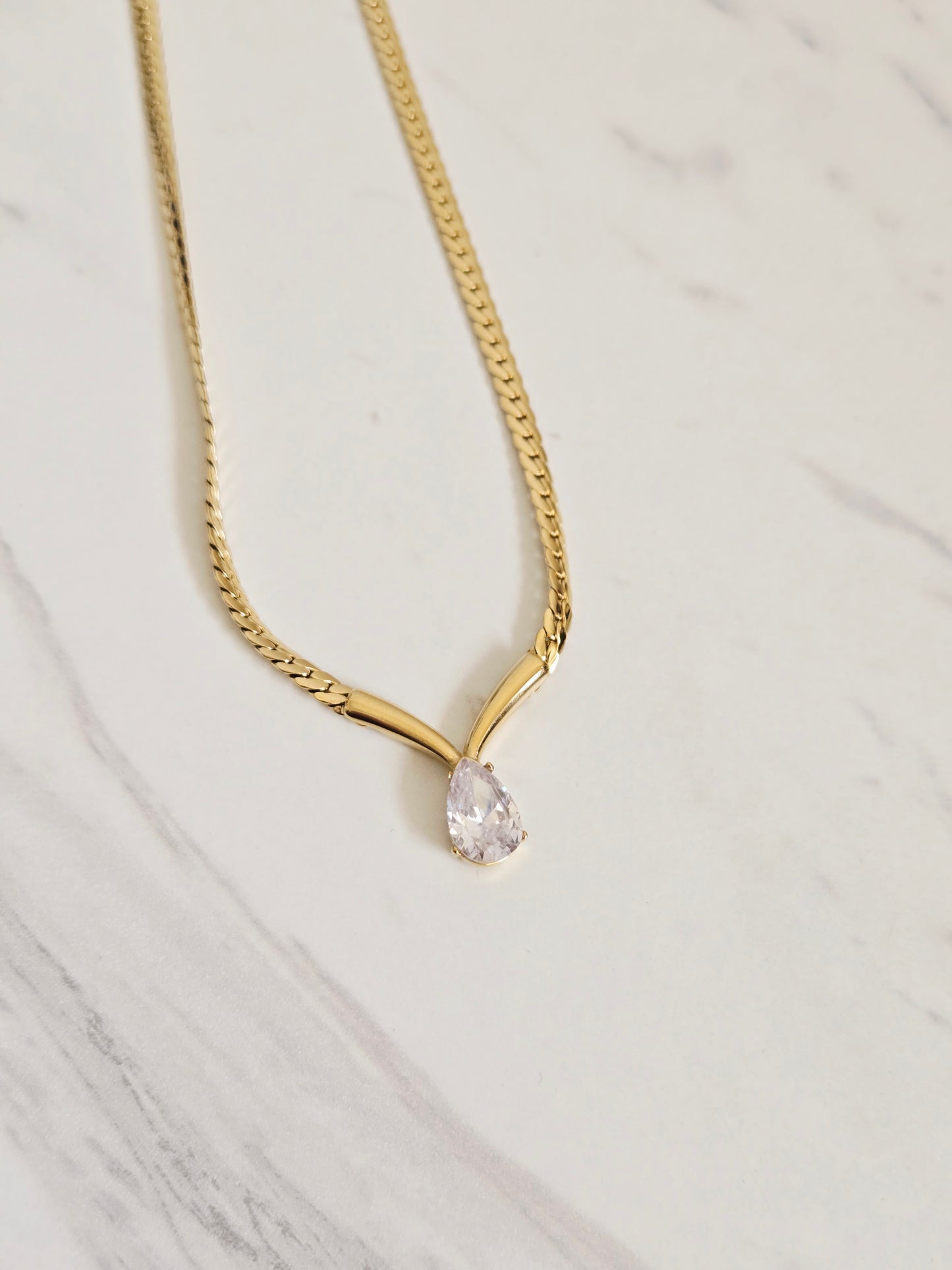 Pear Drop Curb Chain Necklace