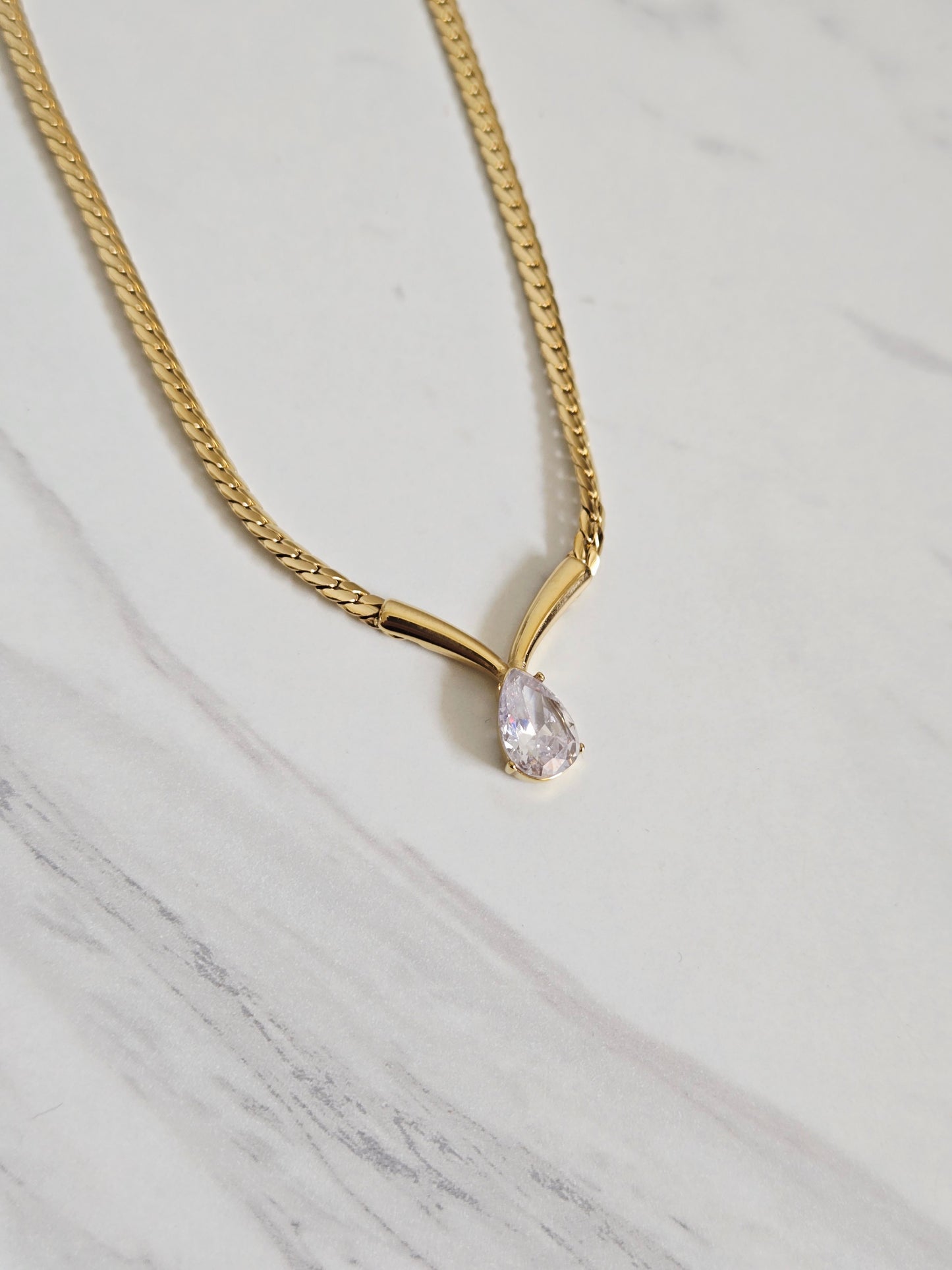 Pear Drop Curb Chain Necklace