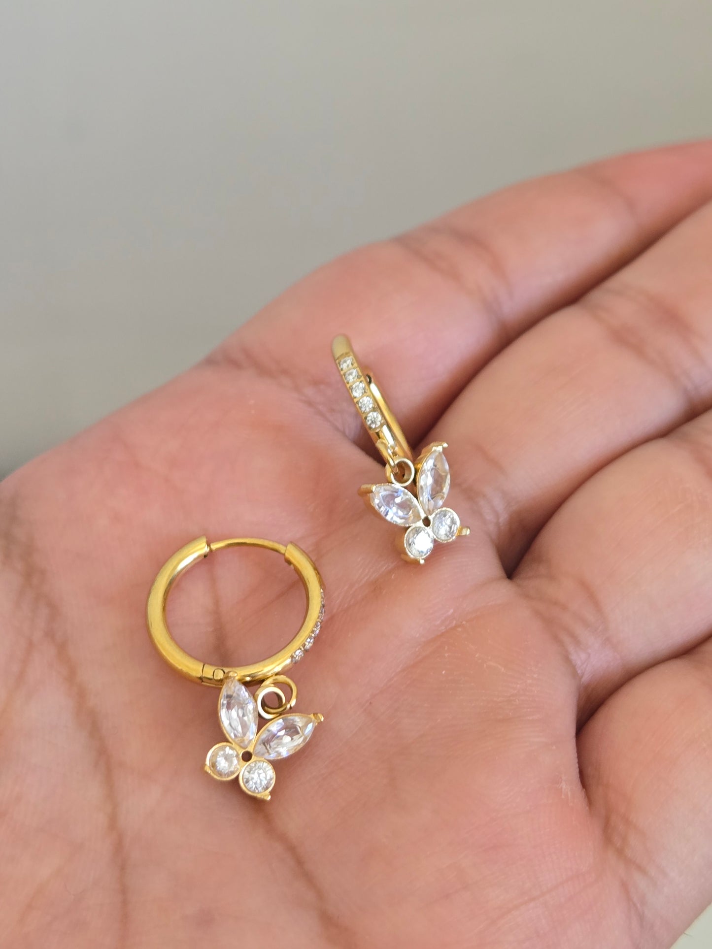 Flutter Charm Hoop Earrings (Gold)