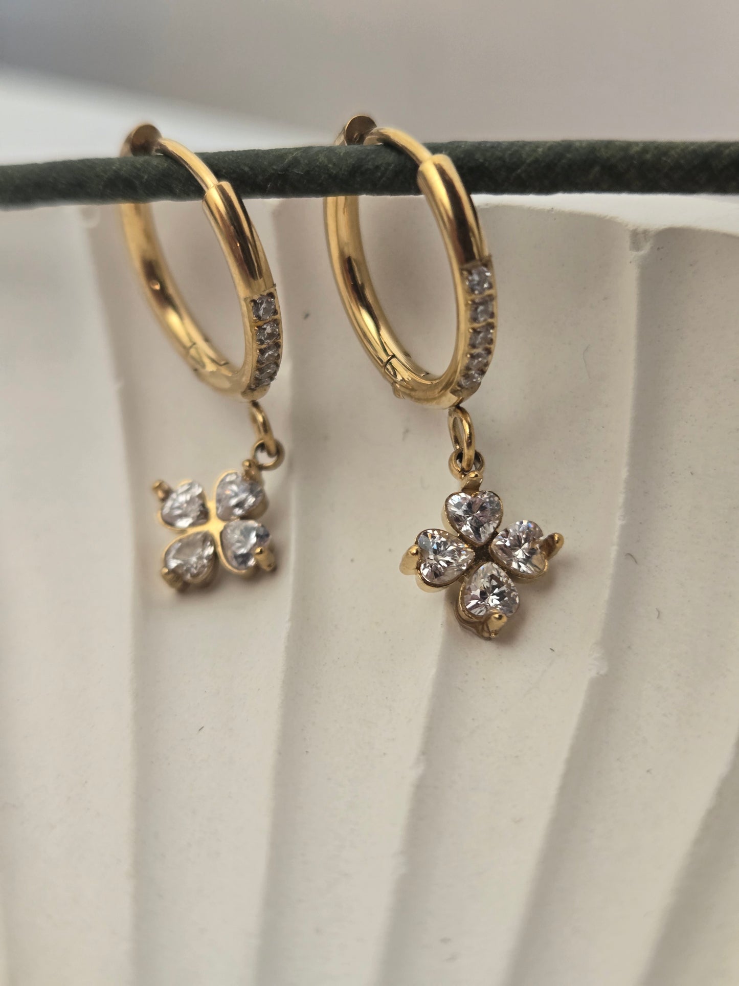 Clover Charm Hoop Earrings (Gold)