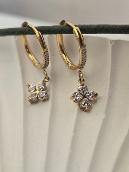 Clover Charm Hoop Earrings (Gold)